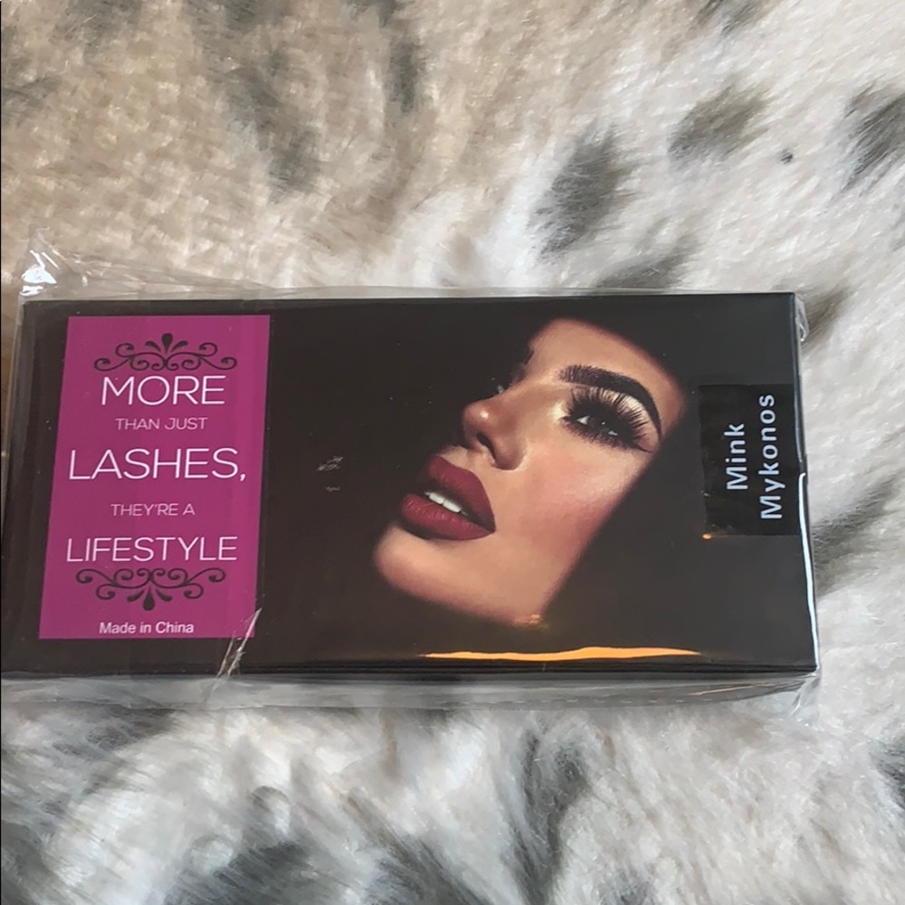 Lilly Lashes NWT - Picture 2 of 4